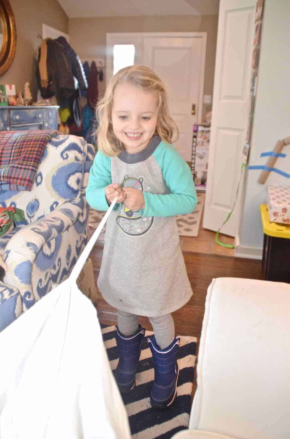 Turn an old sheet into this fun repurposed Christmas garland.