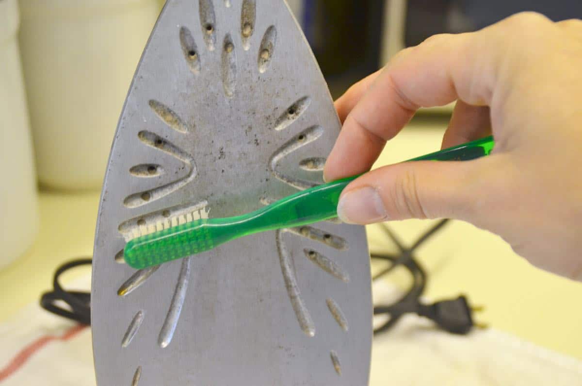 Cleaning a filthy iron takes a few ingredients and a few minutes… what a transformation.