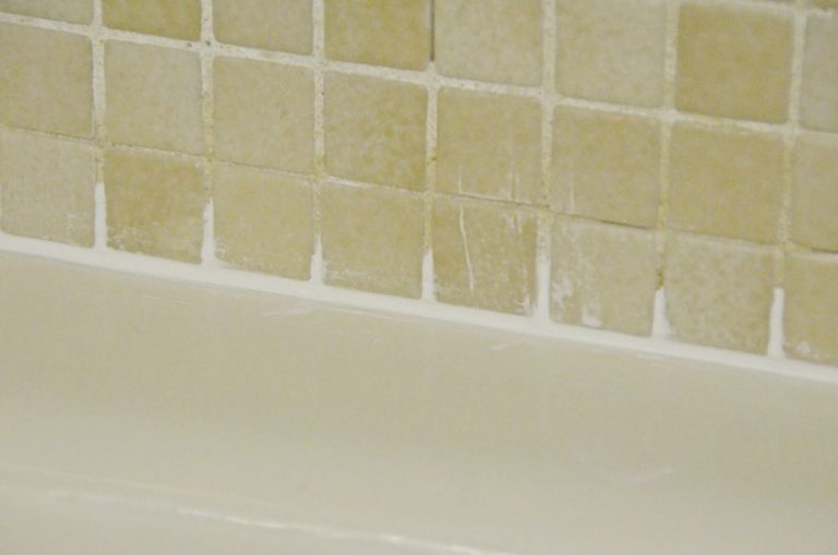 howtoreplacedirtybathroomcaulk13 At Charlotte's House