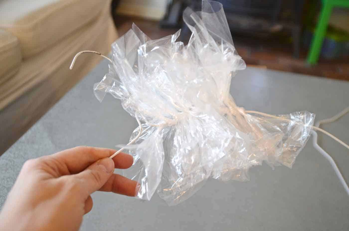 Use plastic sandwich bags to make these fun unexpected Christmas wreaths.