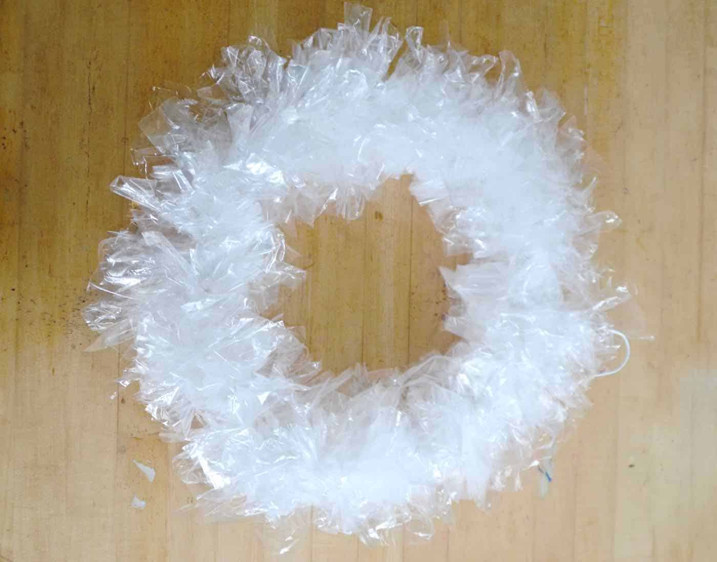 How to Make a DIY Sandwich Bag Wreath for Outdoor Decor!