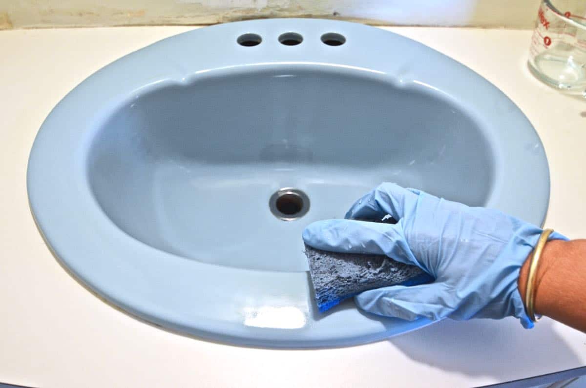 How to paint a bathroom sink