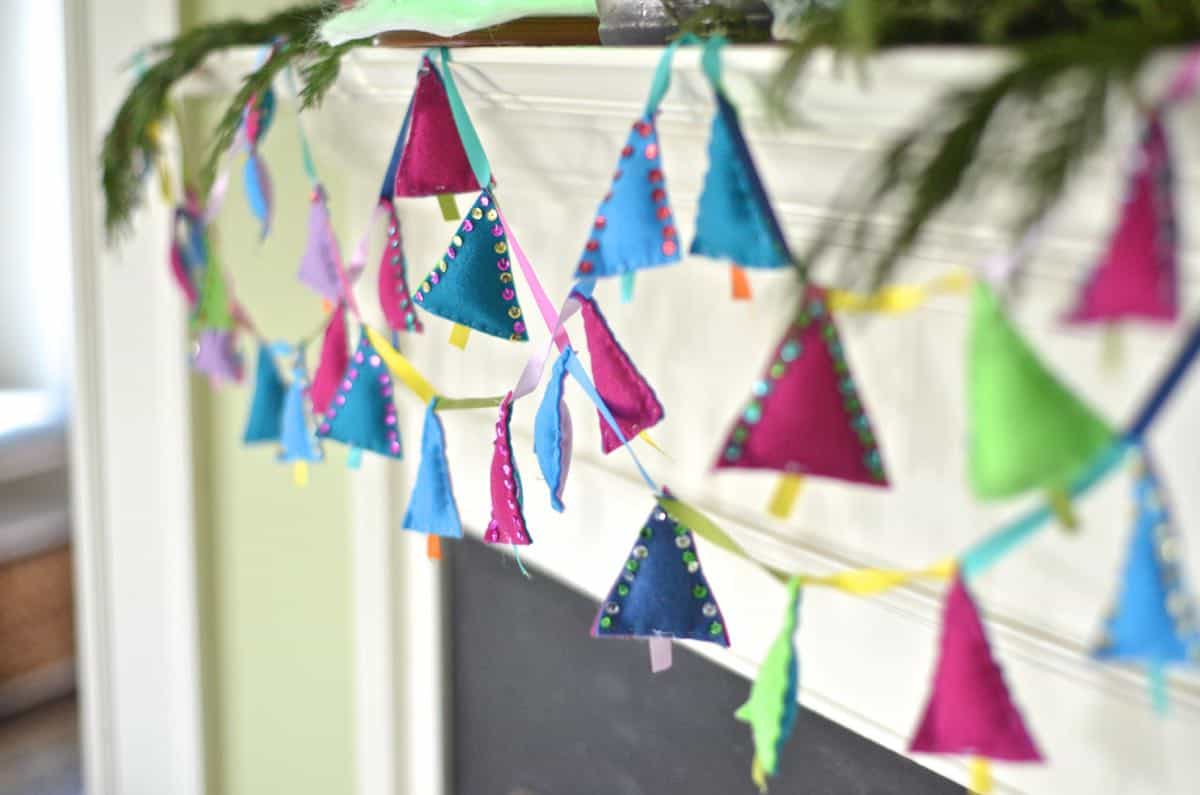 DIY Christmas Tree garland with felt and sequins.