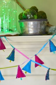 DIY Christmas Tree garland with felt and sequins.