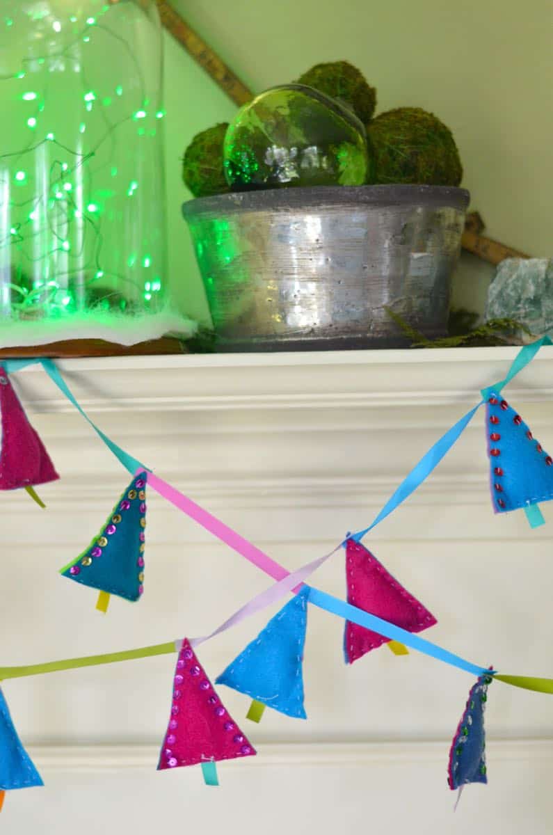 DIY Christmas Tree garland with felt and sequins.