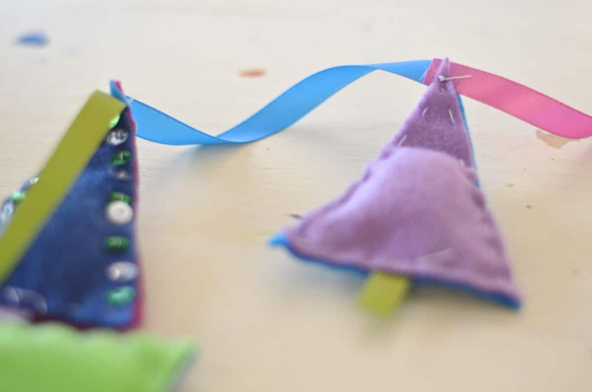 DIY Christmas Tree garland with felt and sequins.