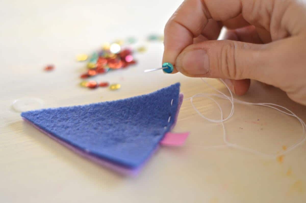 DIY Christmas Tree garland with felt and sequins.