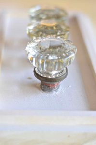 Transform thrifted glass doorknobs into repurposed Christmas snowman.