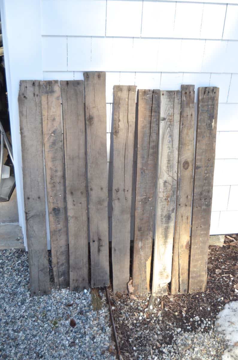 Learn how to break down a pallet to use the reclaimed wood for rustic projects.