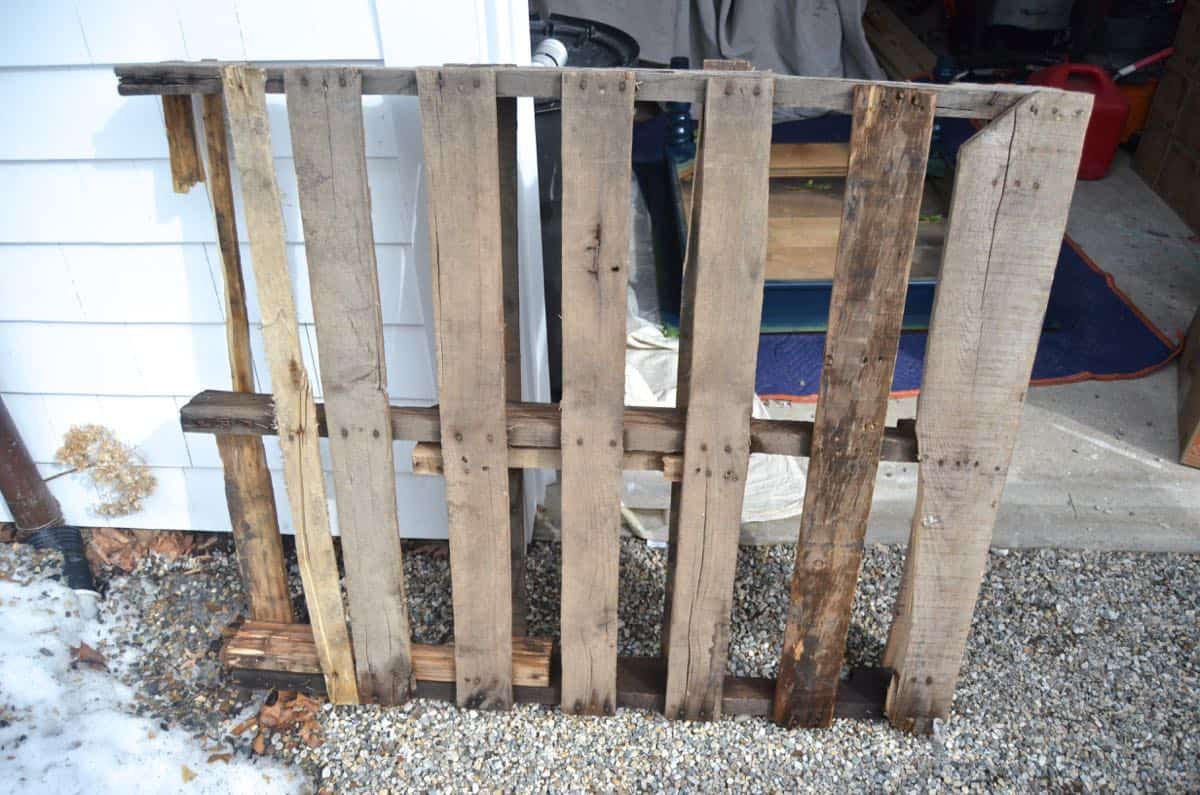 Learn how to break down a pallet to use the reclaimed wood for rustic projects.