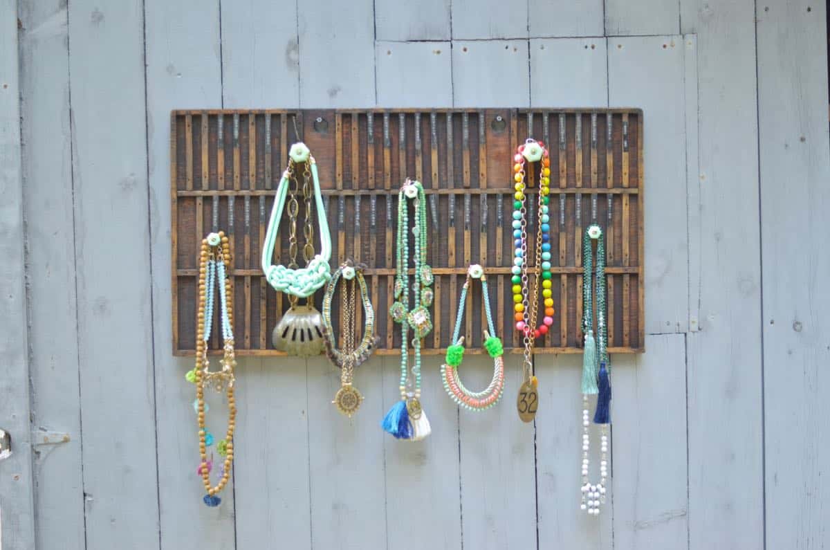 Decorative knobs turned into simple and chic jewelry storage.