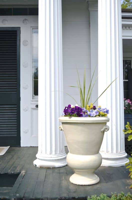 How to decorate a patio with mixed and matched eclectic furniture.