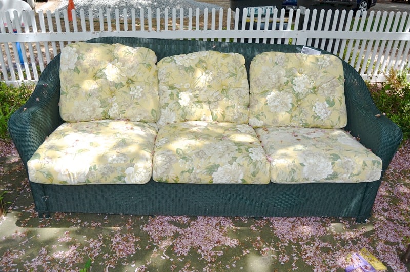 How to makeover patio cushions by painting them with regular ol’ latex paint.