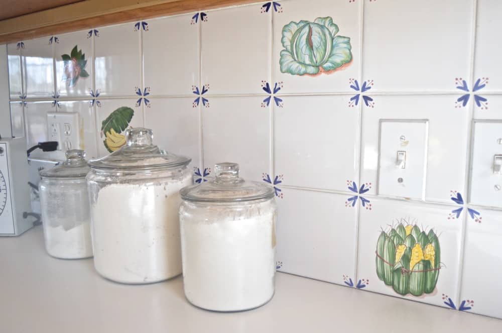 How to paint kitchen backsplash tile for an easy makeover.