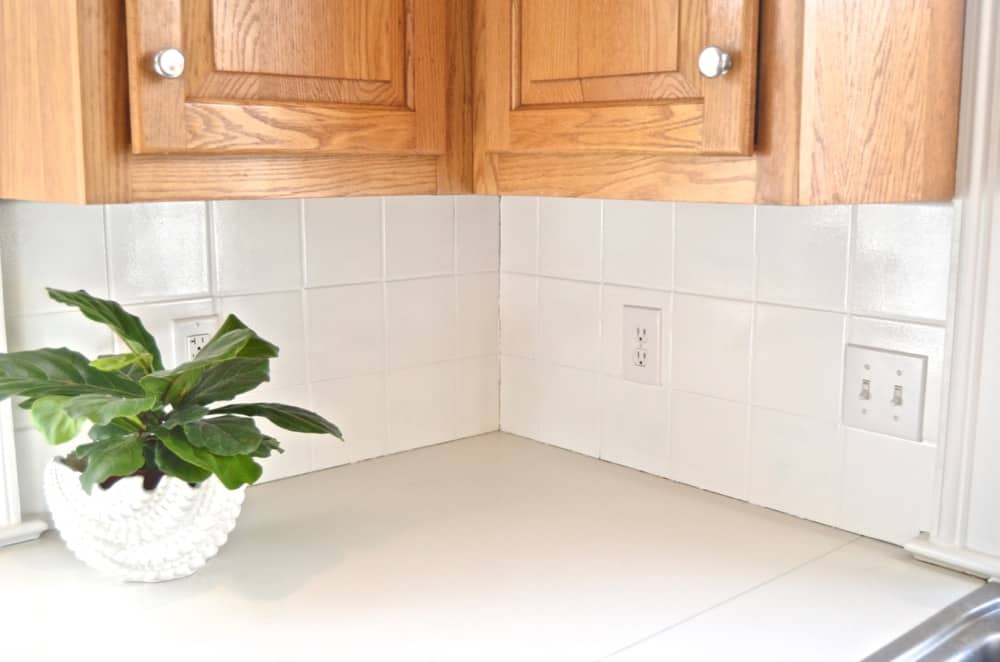 How to paint kitchen backsplash tile for an easy makeover.