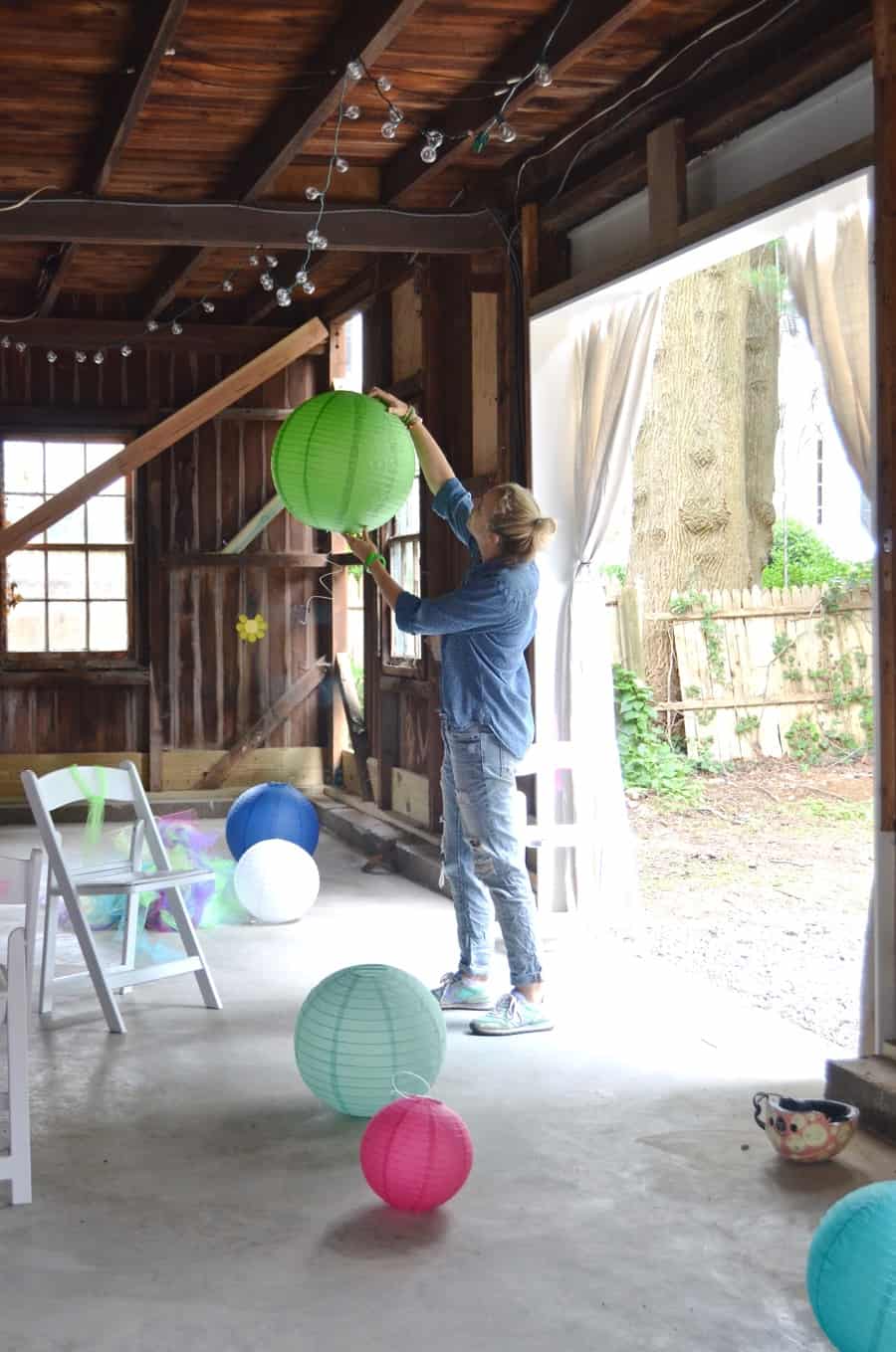 Decorating details to host a colorful rustic barn party.