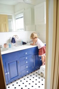Repainting a basic white vanity with navy blue Satin Enamel paint for an easy bathroom makeover!