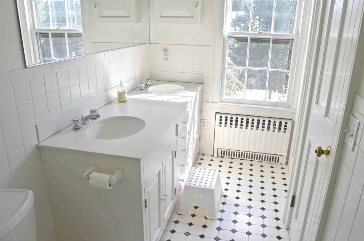 Repainting a basic white vanity with navy blue Satin Enamel paint for an easy bathroom makeover!