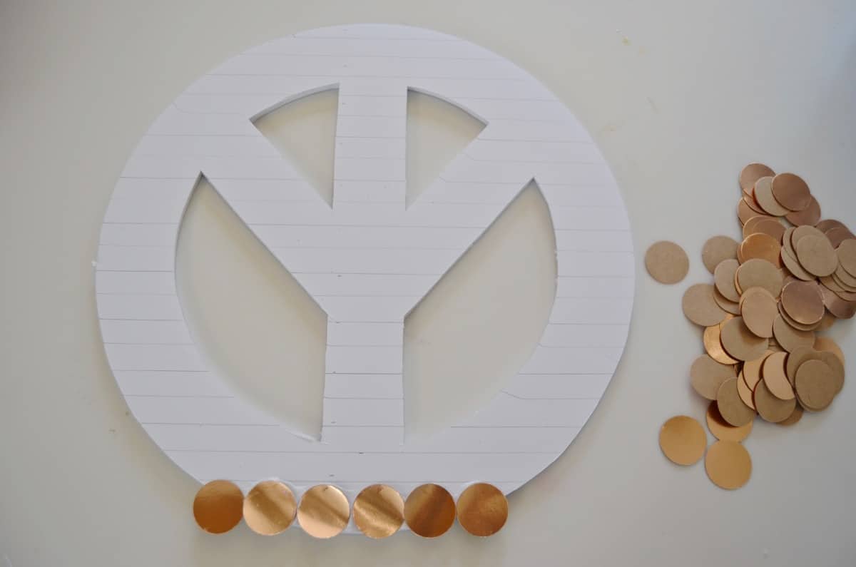 DIY bloggers transform basic craft store peace signs into Peace Love and DIY creativity.