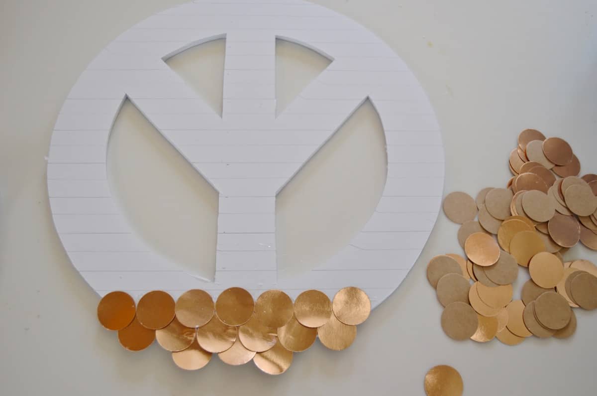 DIY bloggers transform basic craft store peace signs into Peace Love and DIY creativity.