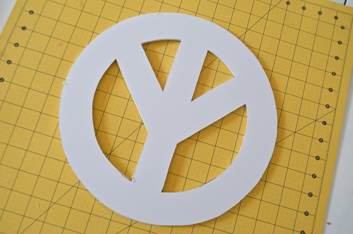 DIY bloggers transform basic craft store peace signs into Peace Love and DIY creativity.