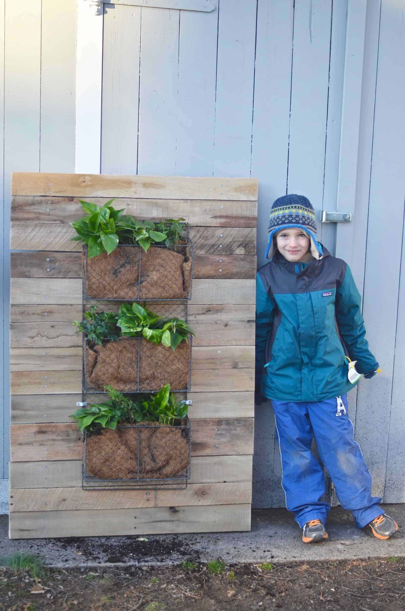 DIY Pallet wood wall planter