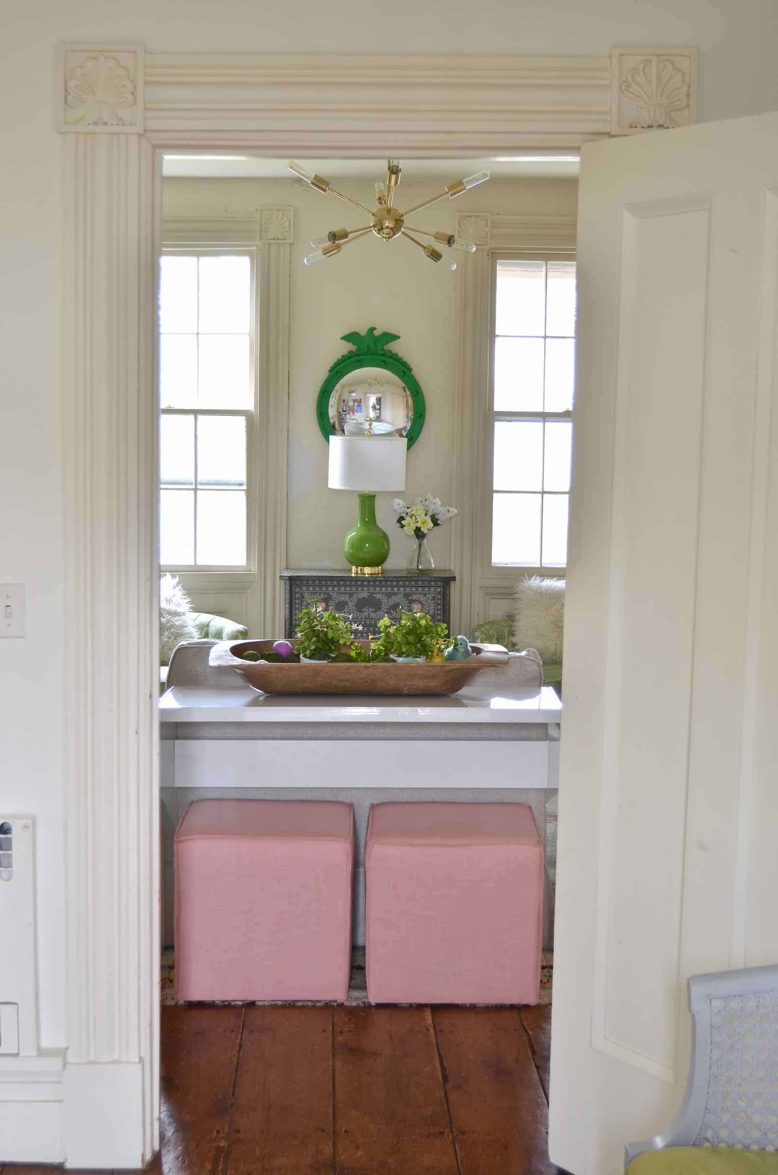 Spring house tour with flowers and decorative accents in blue and green.