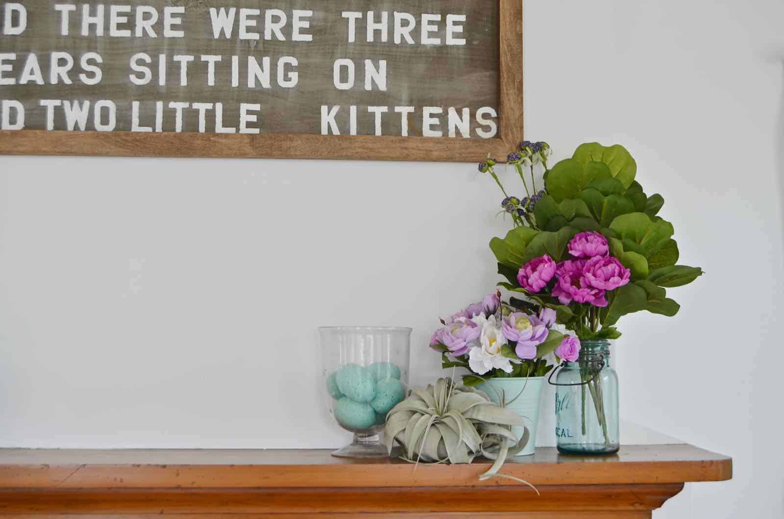 Spring house tour with flowers and decorative accents in blue and green.