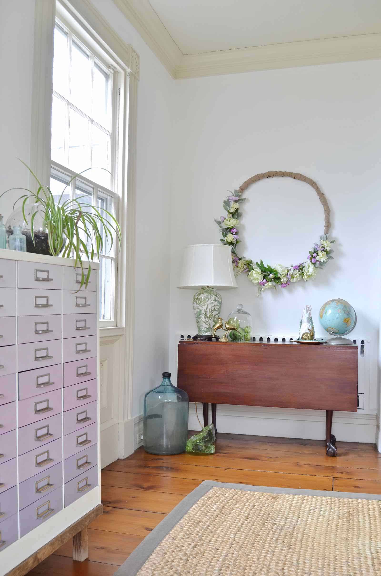 Spring house tour with flowers and decorative accents in blue and green.