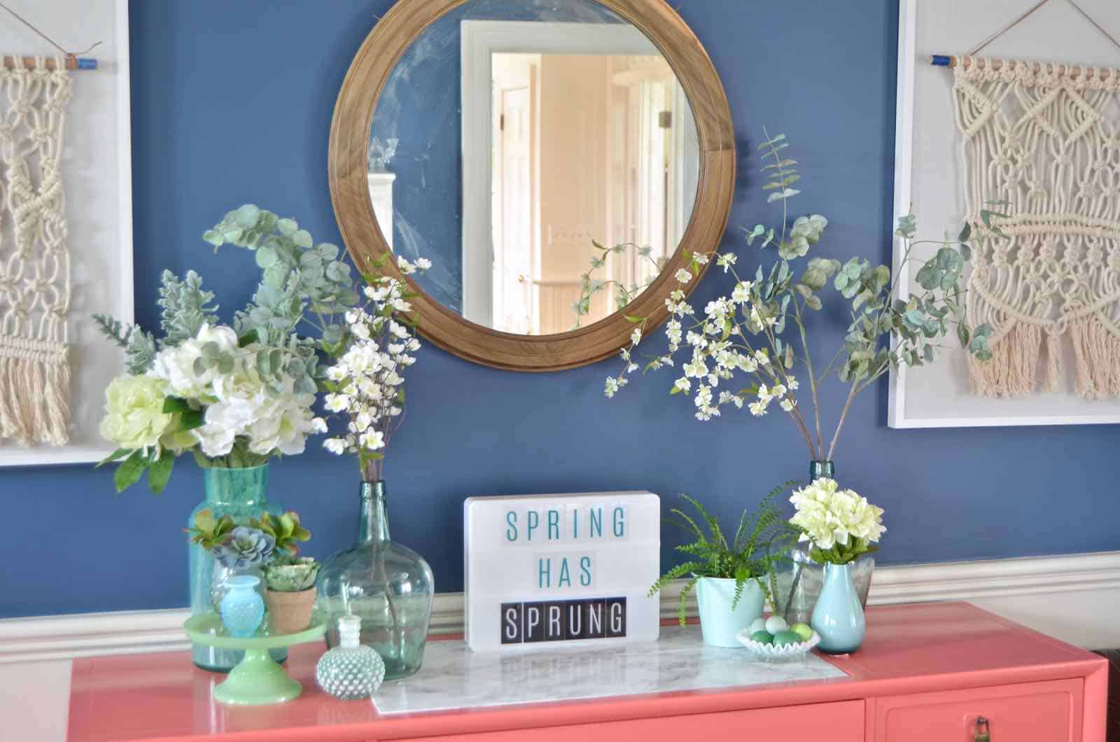 Spring house tour with flowers and decorative accents in blue and green.