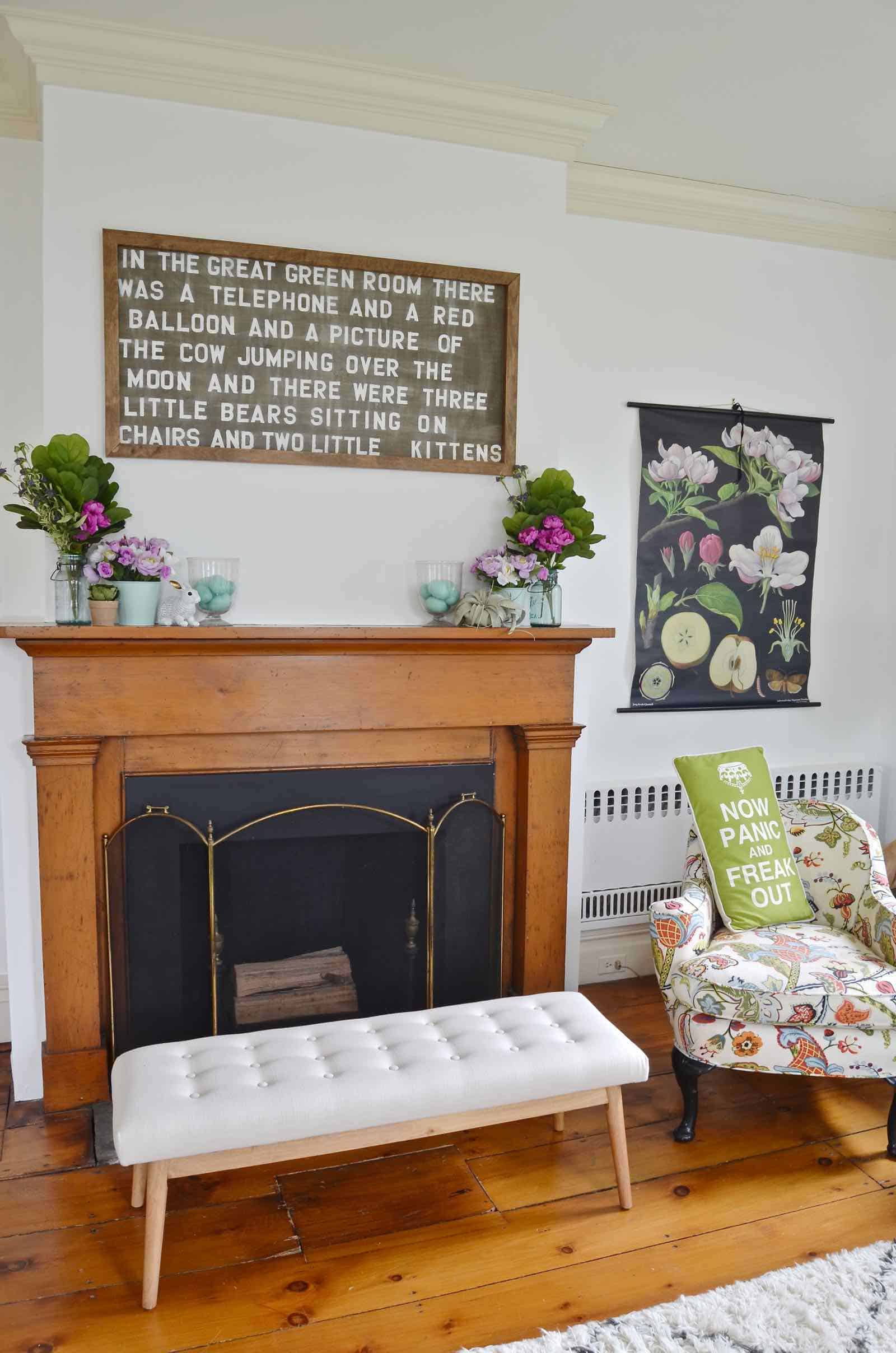 Spring house tour with flowers and decorative accents in blue and green.