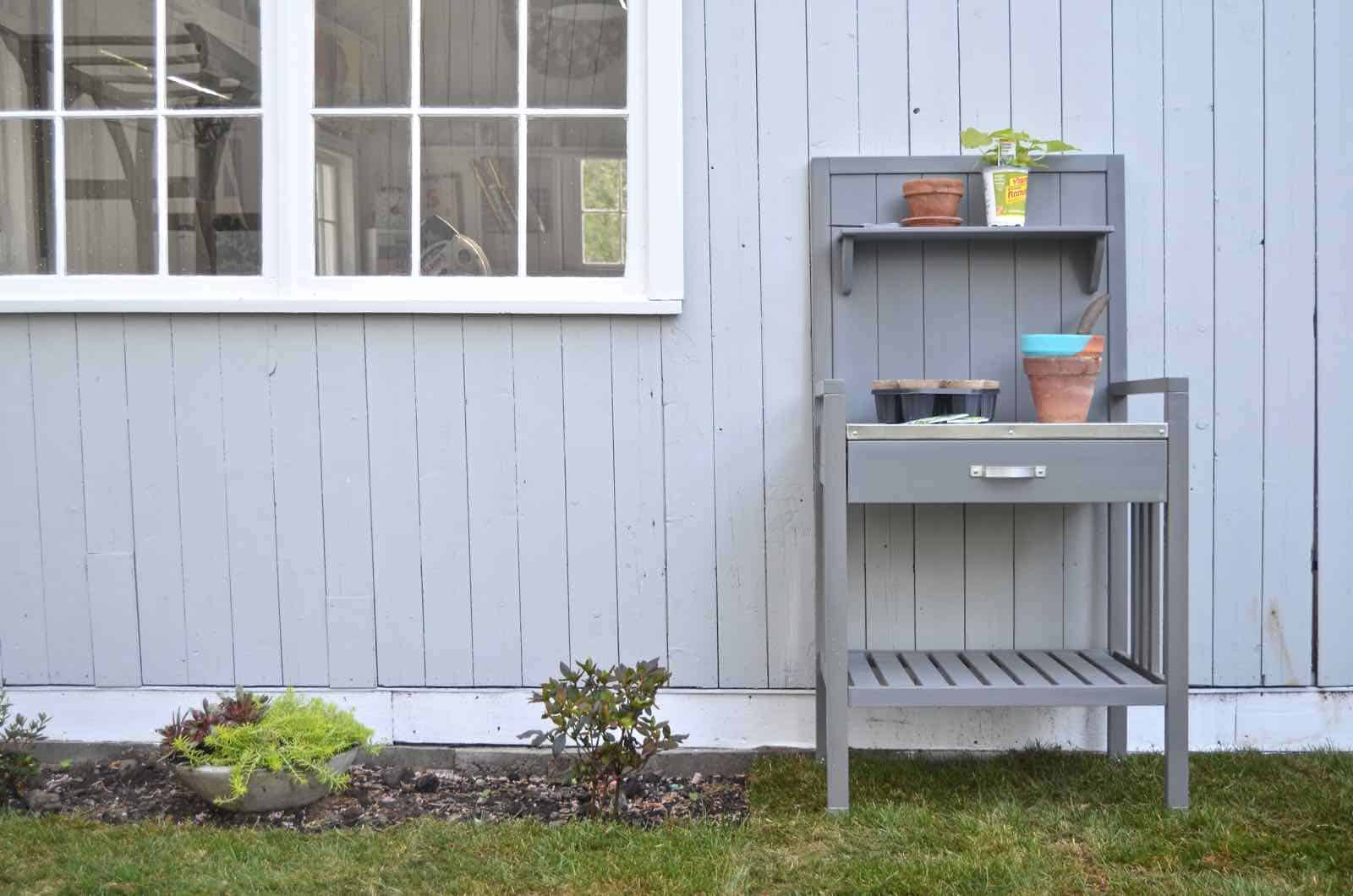 How to design a cool and functional raised garden bed.