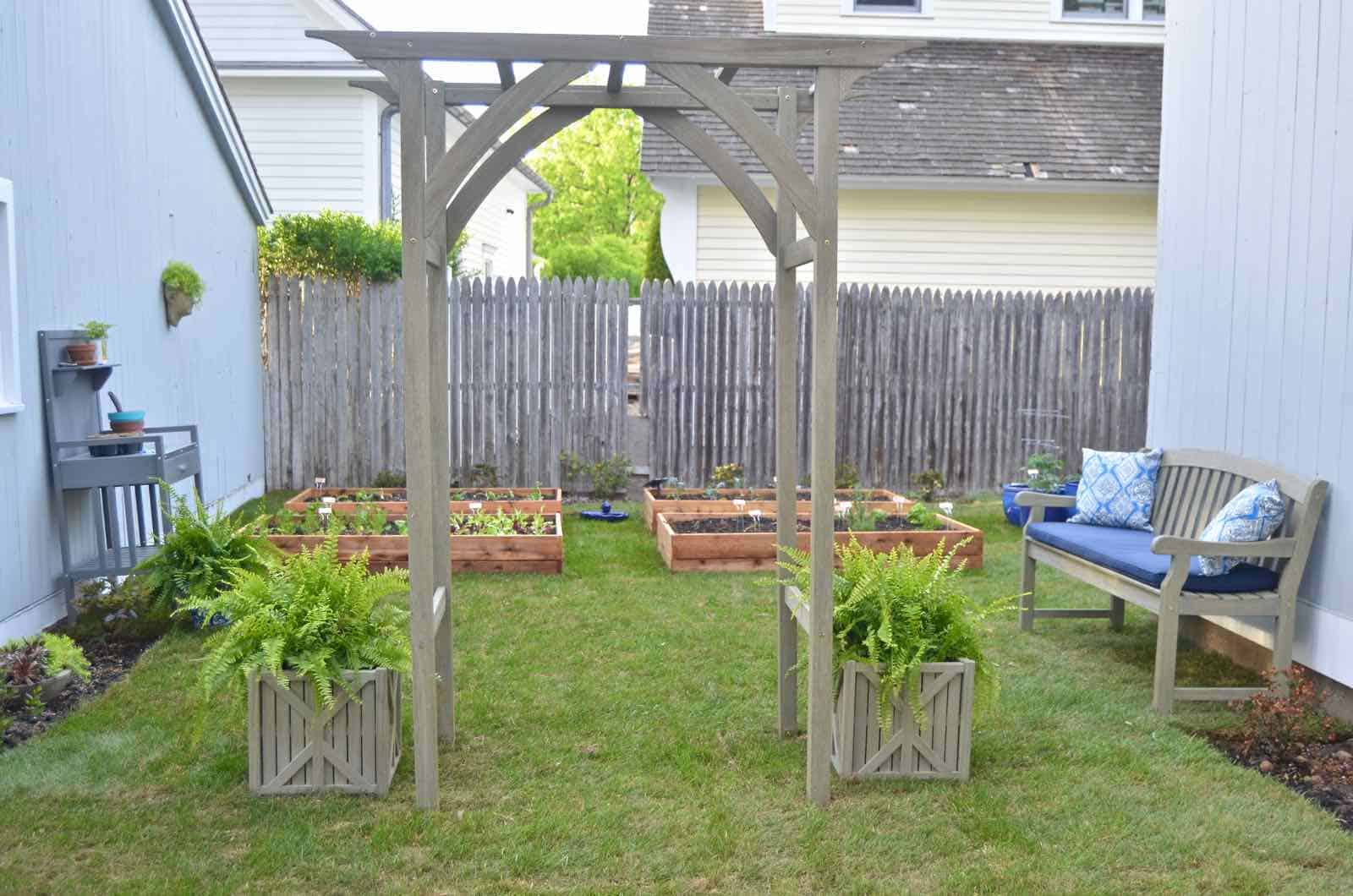 How to design a cool and functional raised garden bed.