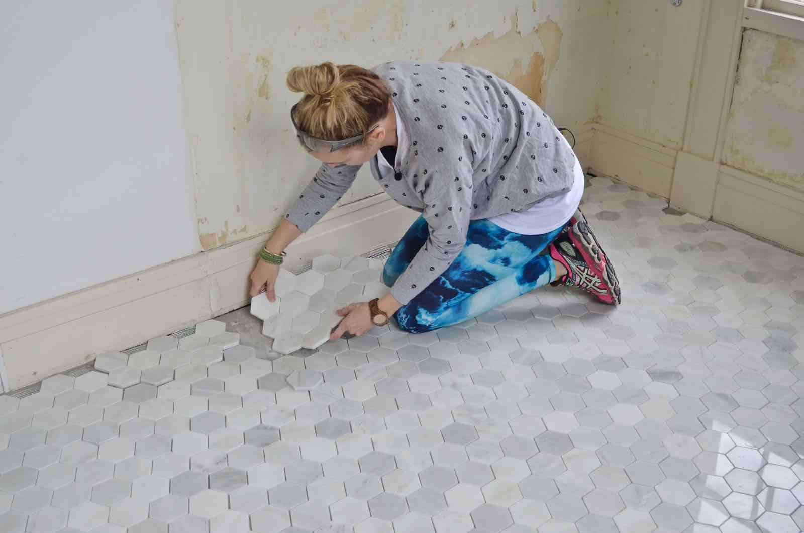 How to tile a bathroom floor... step by step guide!