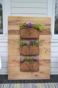 DIY Pallet wood vertical wall planter