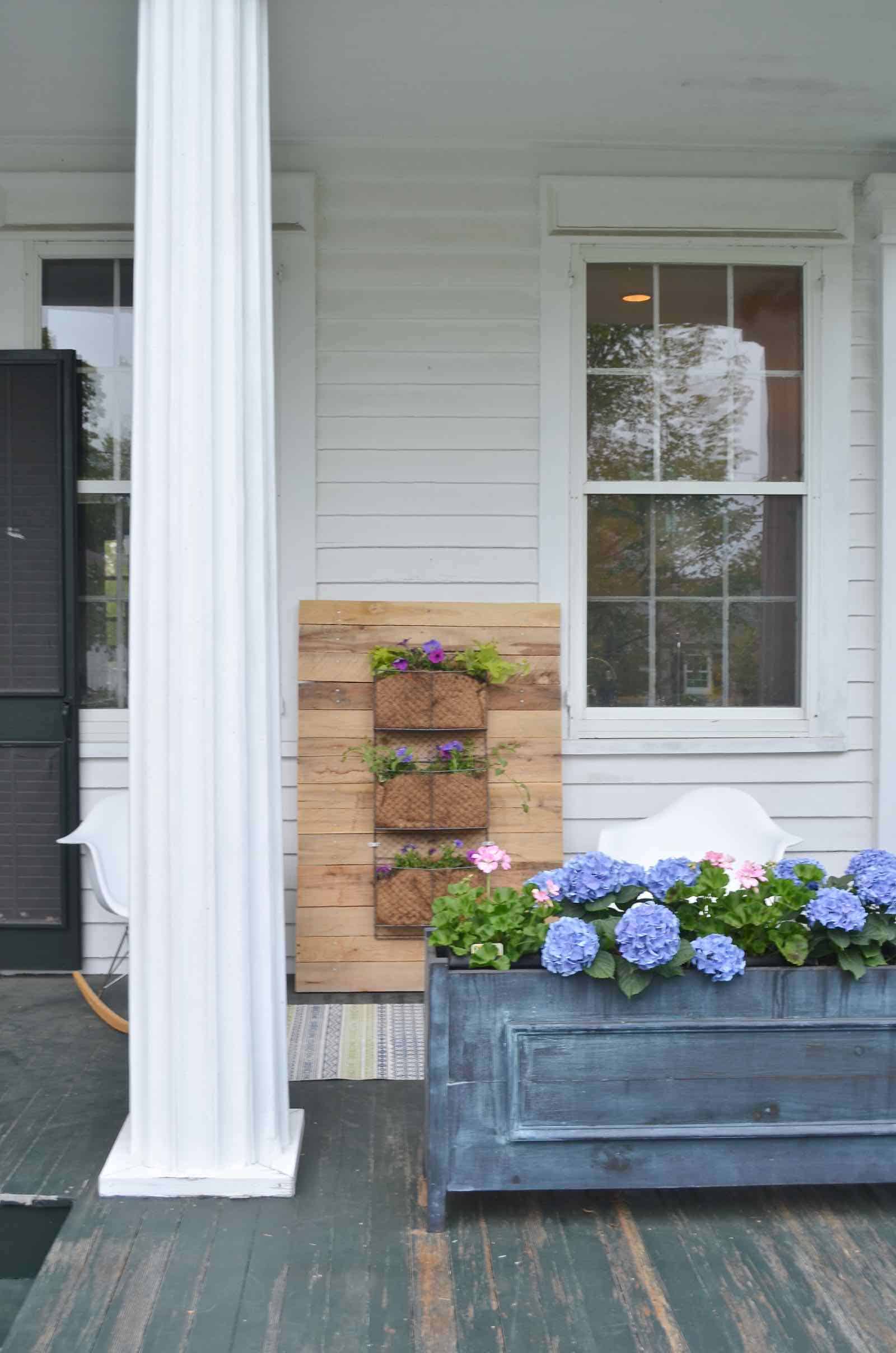 DIY Pallet wood vertical wall planter