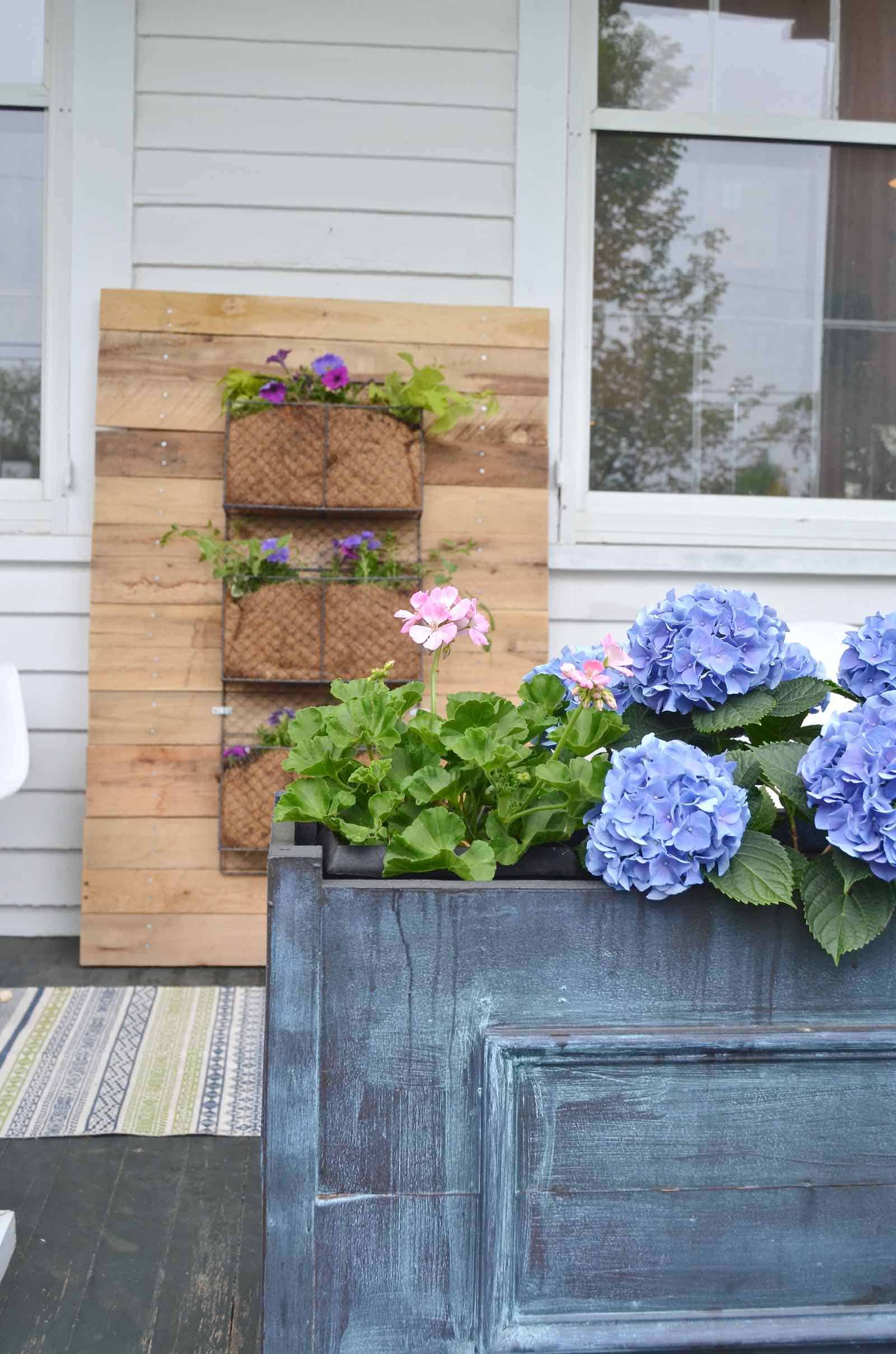 DIY Pallet wood vertical wall planter