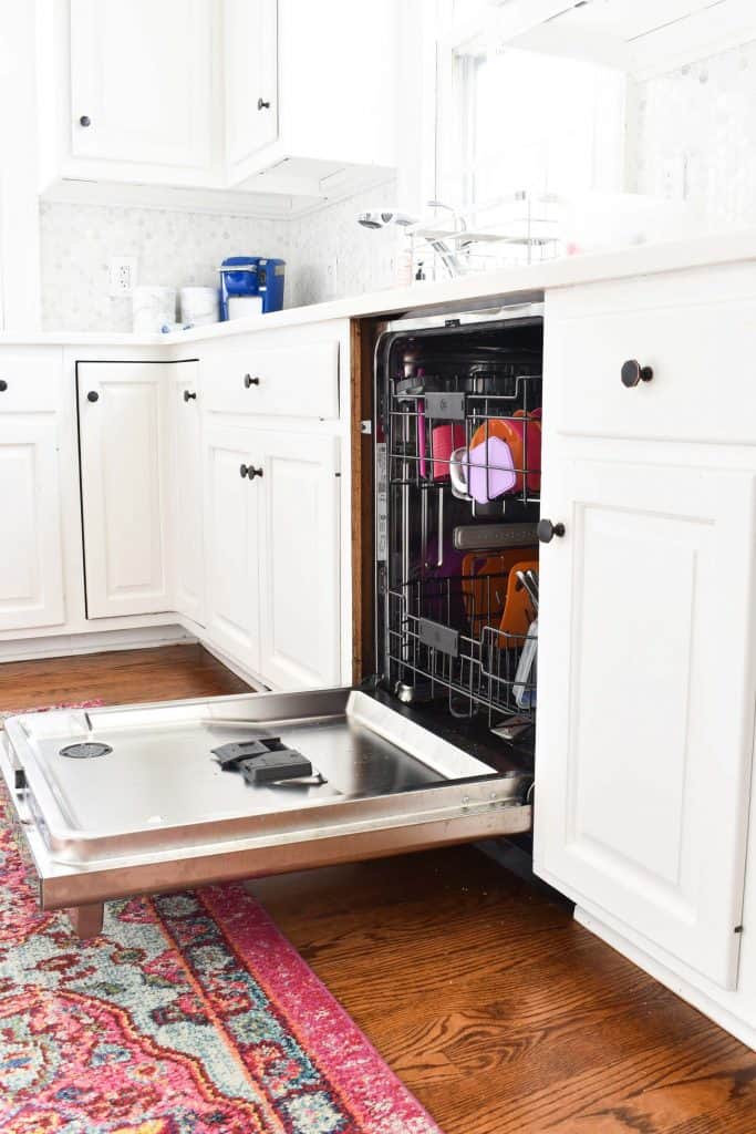 10 Mistakes You're Making With Your Dishwasher At Charlotte's House