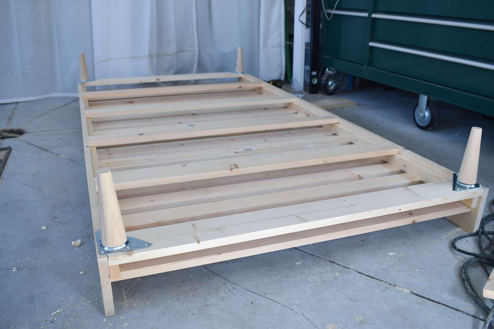 daybed frame with legs