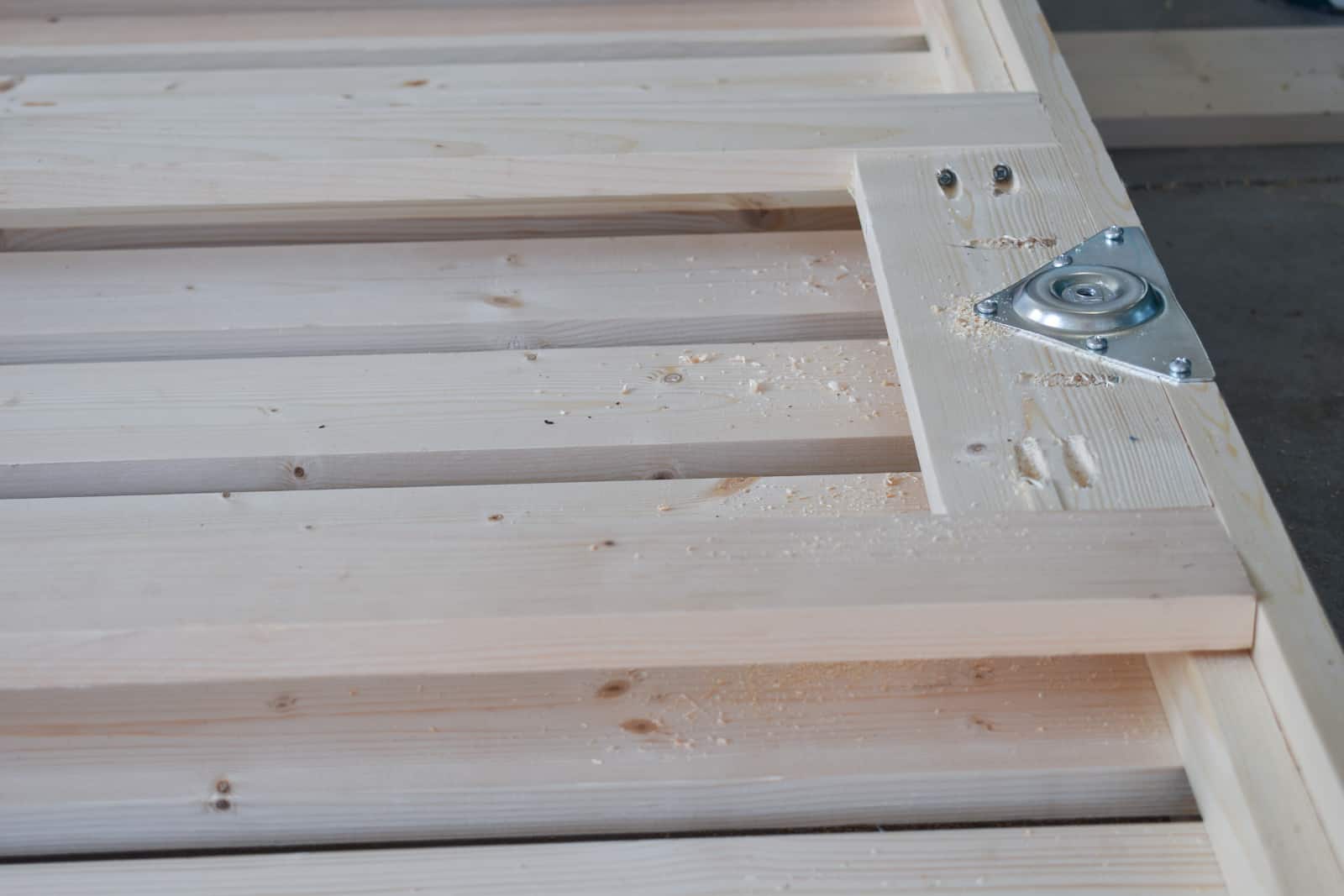 adding legs to daybed frame