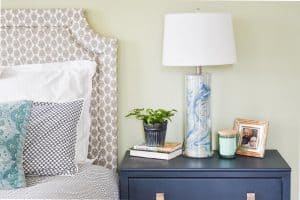 marbled lamp makeover for spring bedroom