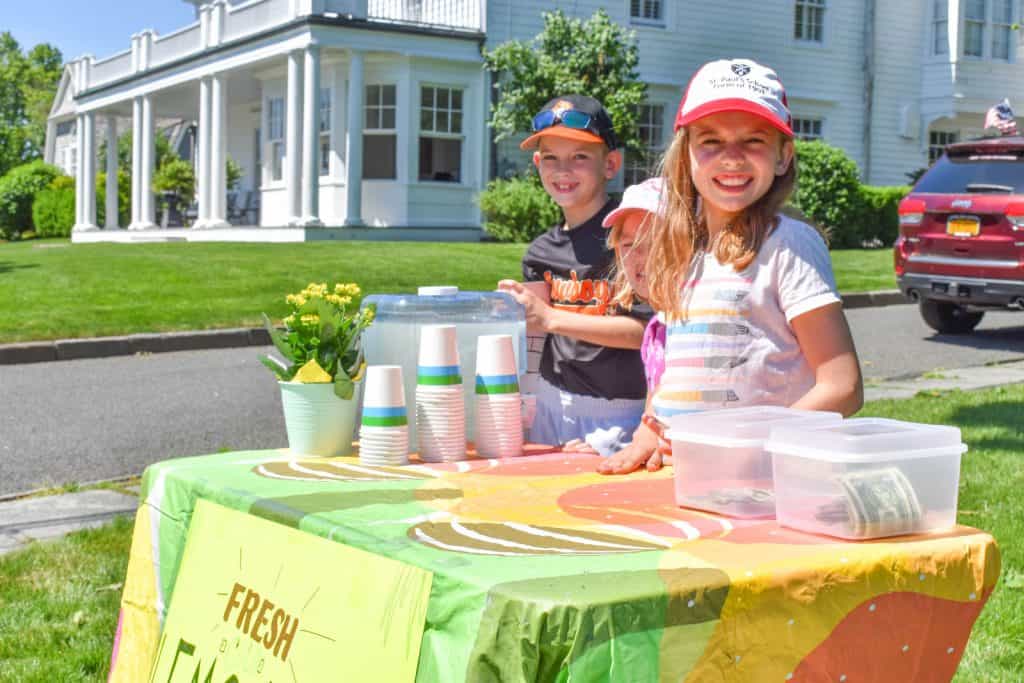 How to Have the Best Lemonade Sale Ever At Charlotte's House