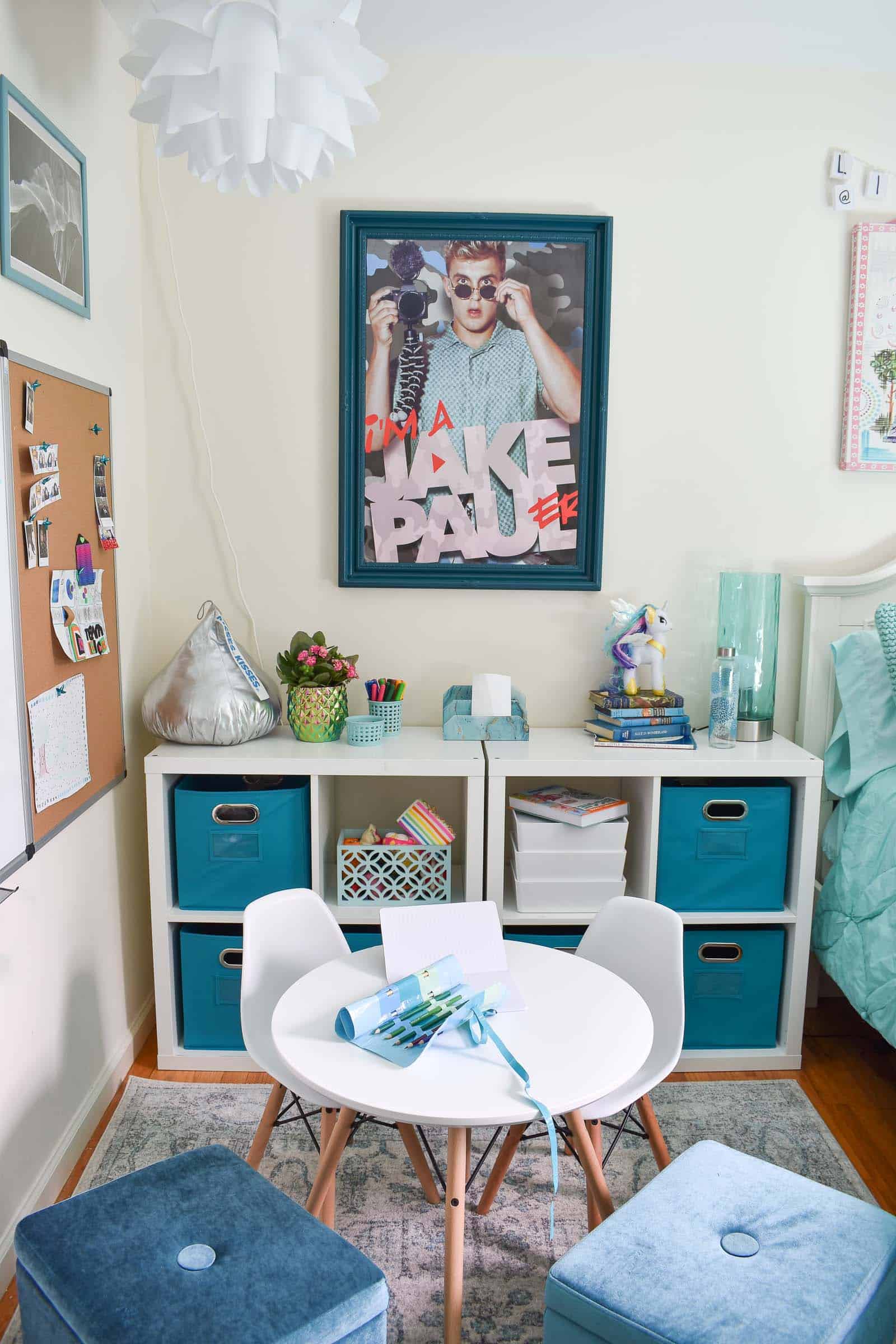 blue and white rug in girls room