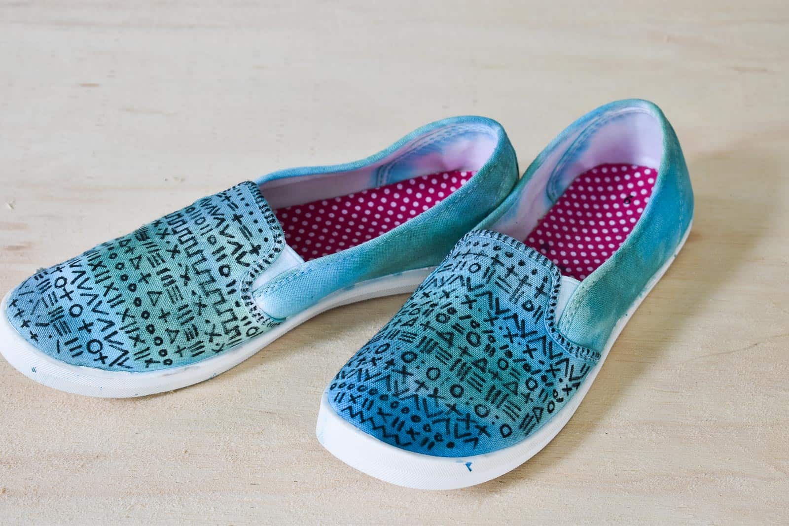 how to update simple cotton shoes with watercolor and pattern