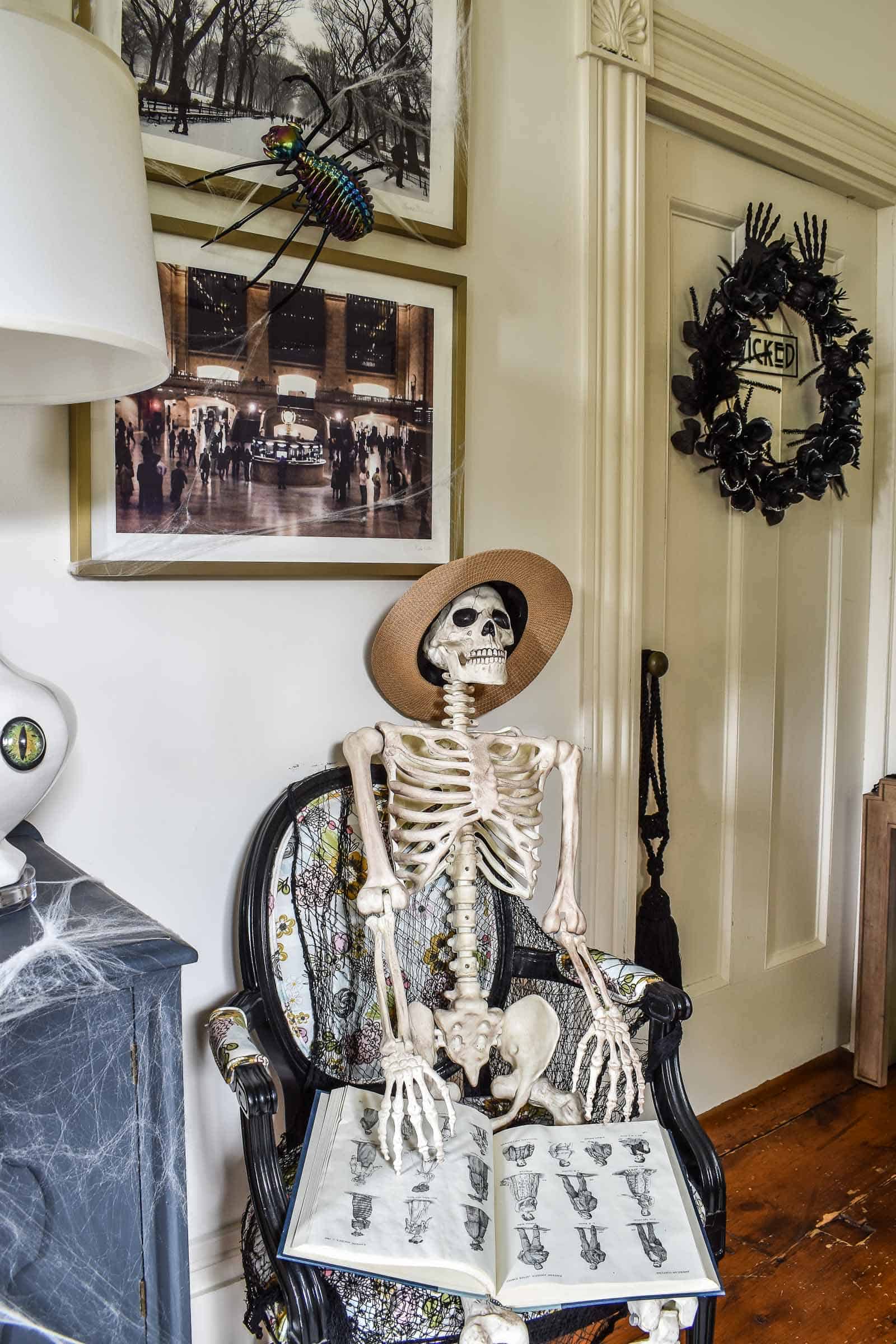 halloween foyer decor