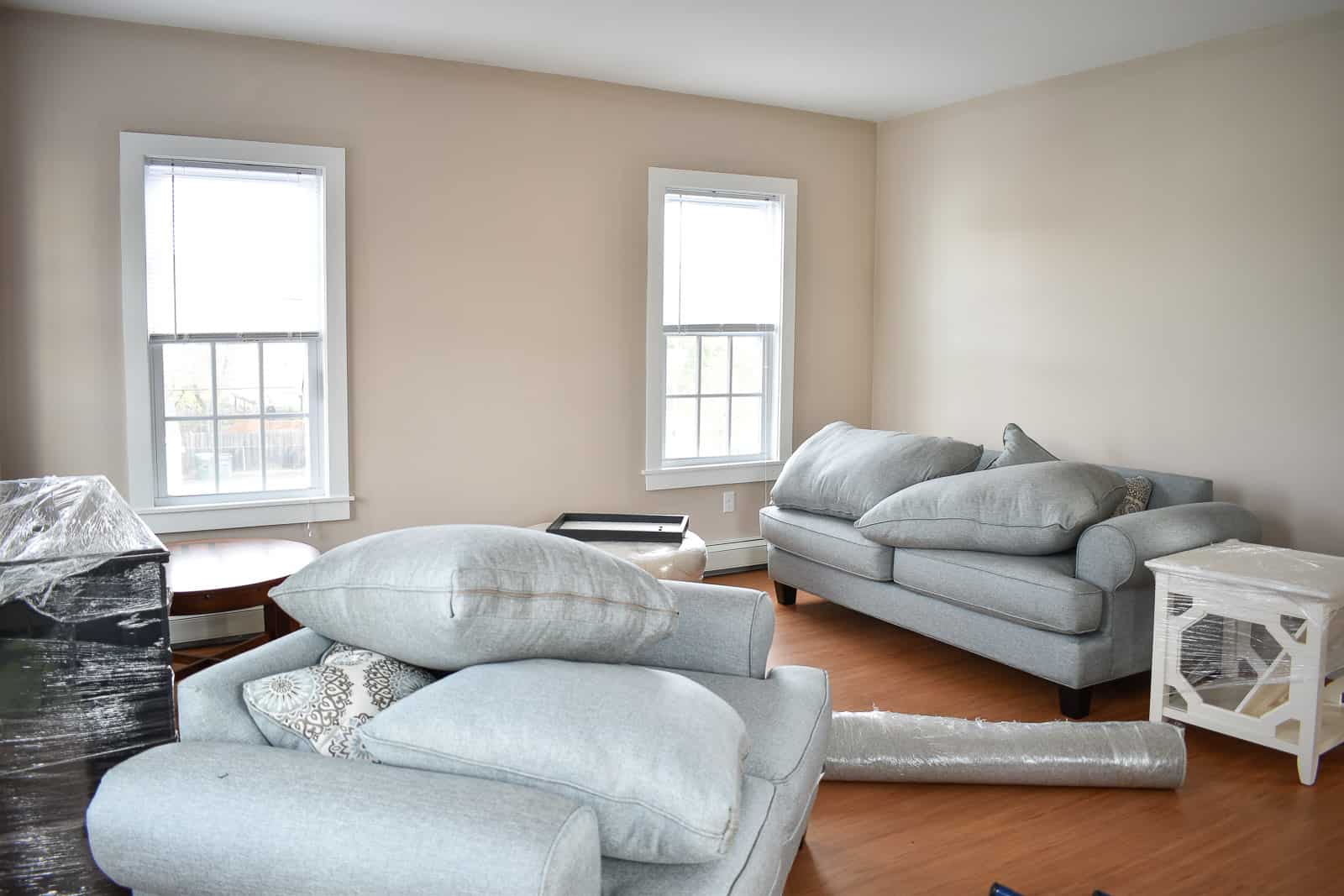 amos house living room before