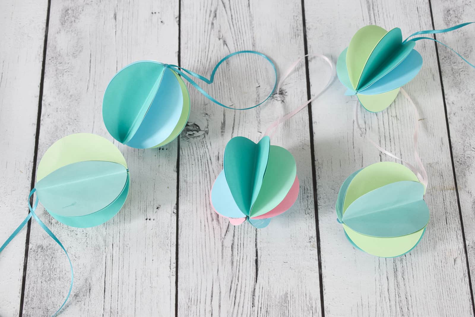 Day 9 Twelve Days of OrnamentsCircle Paper Ornament At Charlotte's