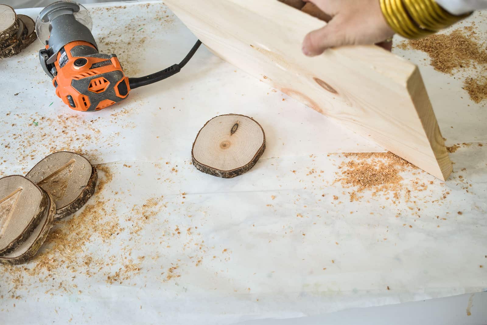 secure the wood slab to the bottom of the jig