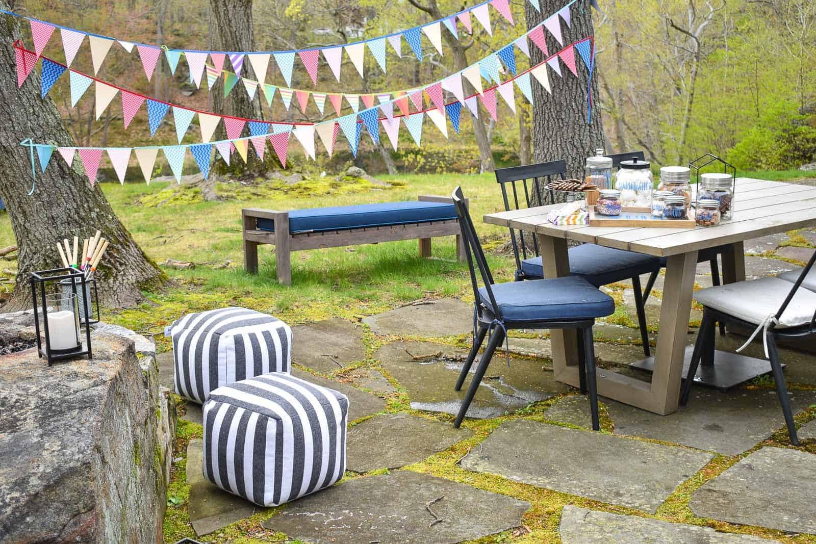 black and white ottomans for s'mores party