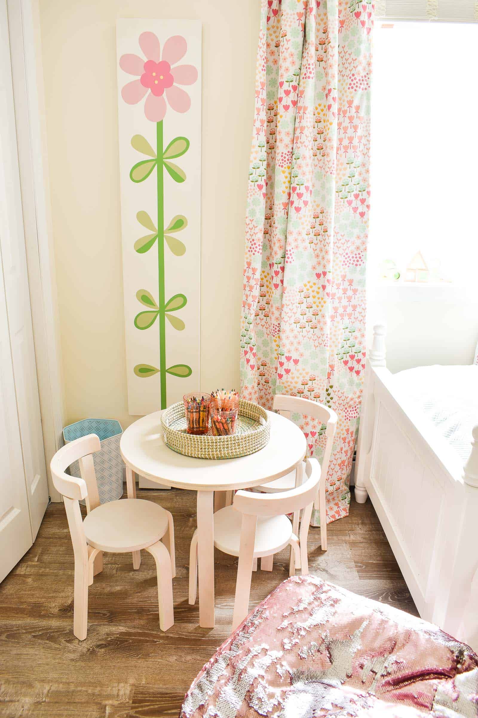 girls room table